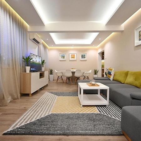 Modern Central 2-Bedroom Apartment With Parking Varna Esterno foto