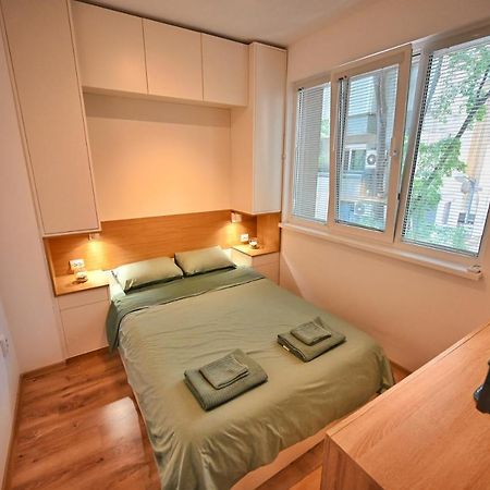 Modern Central 2-Bedroom Apartment With Parking Varna Esterno foto