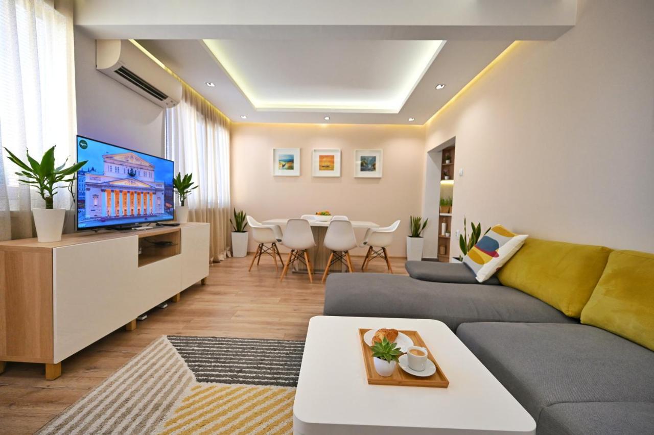 Modern Central 2-Bedroom Apartment With Parking Varna Esterno foto