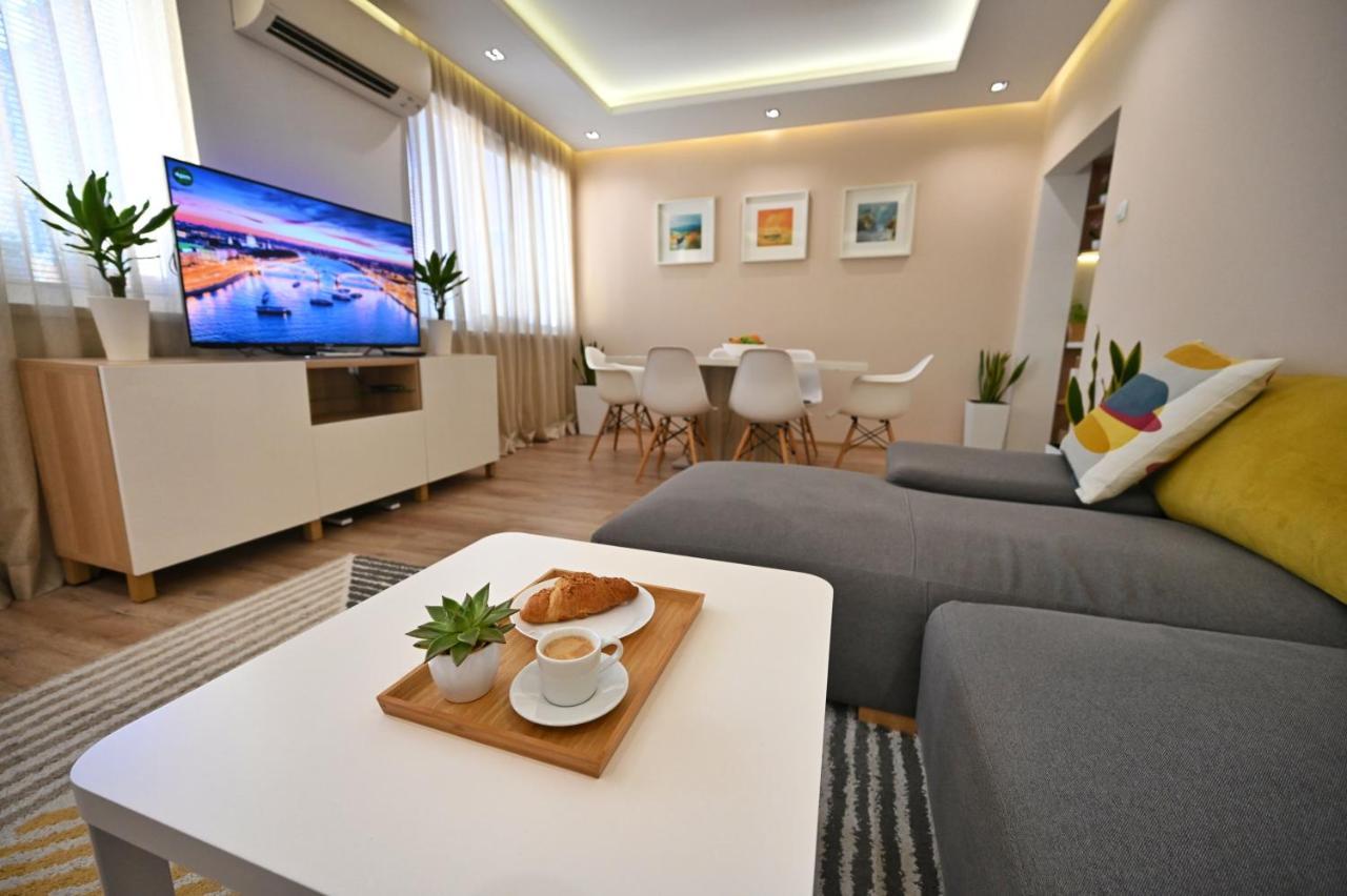 Modern Central 2-Bedroom Apartment With Parking Varna Esterno foto