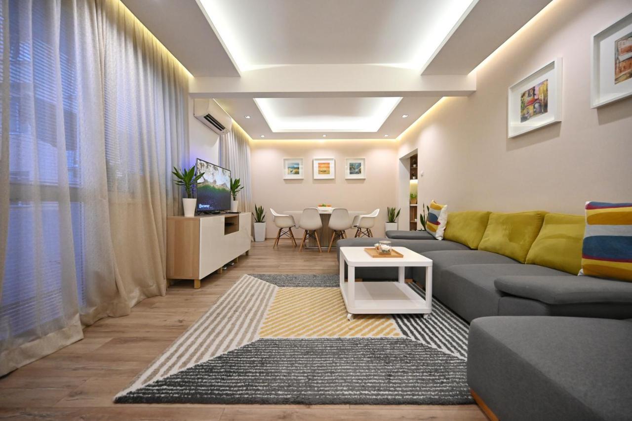 Modern Central 2-Bedroom Apartment With Parking Varna Esterno foto