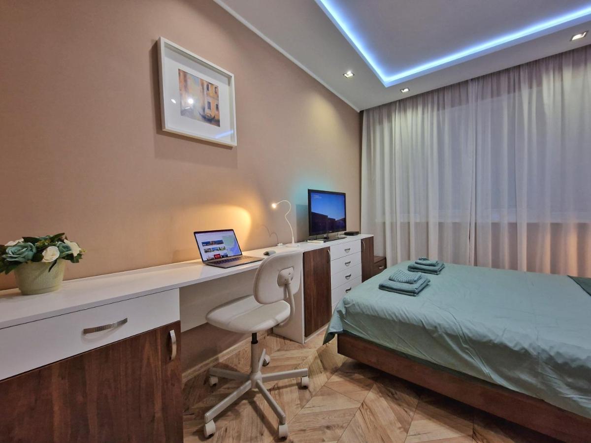Modern Central 2-Bedroom Apartment With Parking Varna Esterno foto