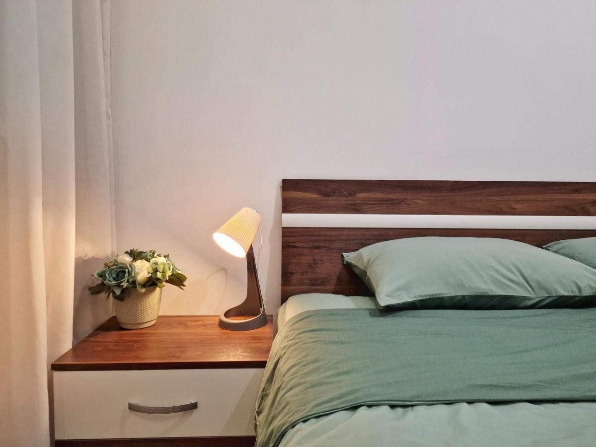 Modern Central 2-Bedroom Apartment With Parking Varna Esterno foto