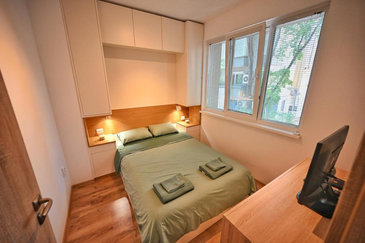 Modern Central 2-Bedroom Apartment With Parking Varna Esterno foto