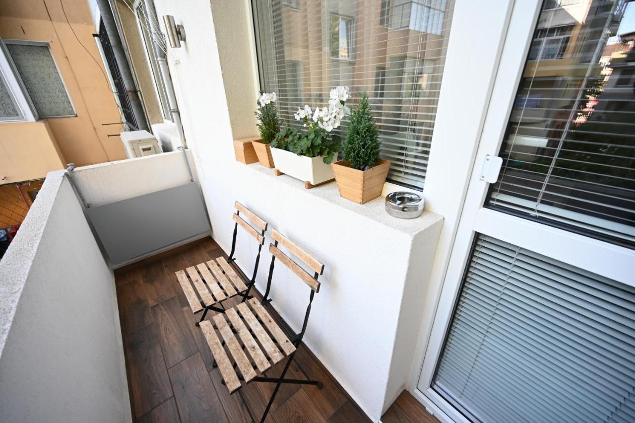 Modern Central 2-Bedroom Apartment With Parking Varna Esterno foto