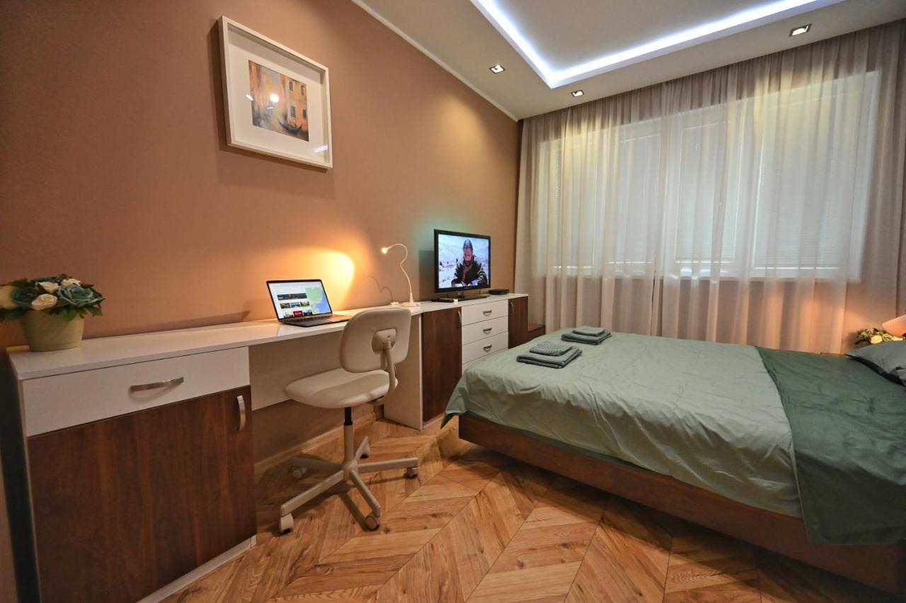 Modern Central 2-Bedroom Apartment With Parking Varna Esterno foto