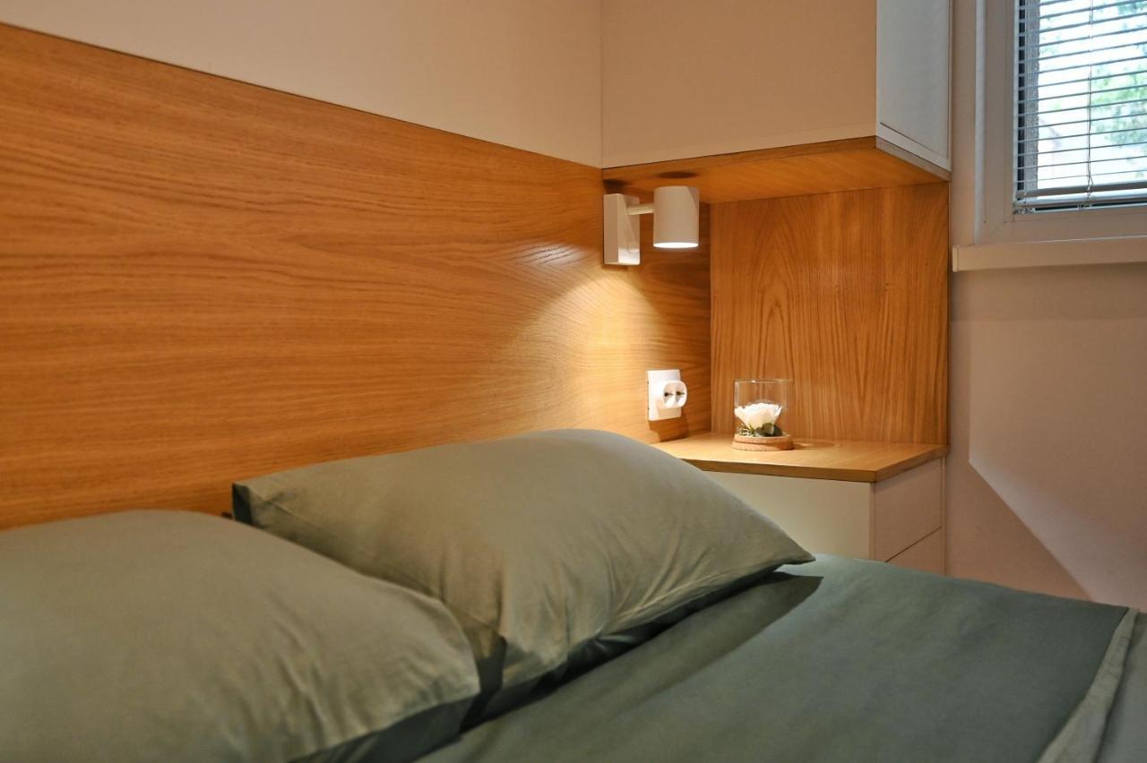 Modern Central 2-Bedroom Apartment With Parking Varna Esterno foto