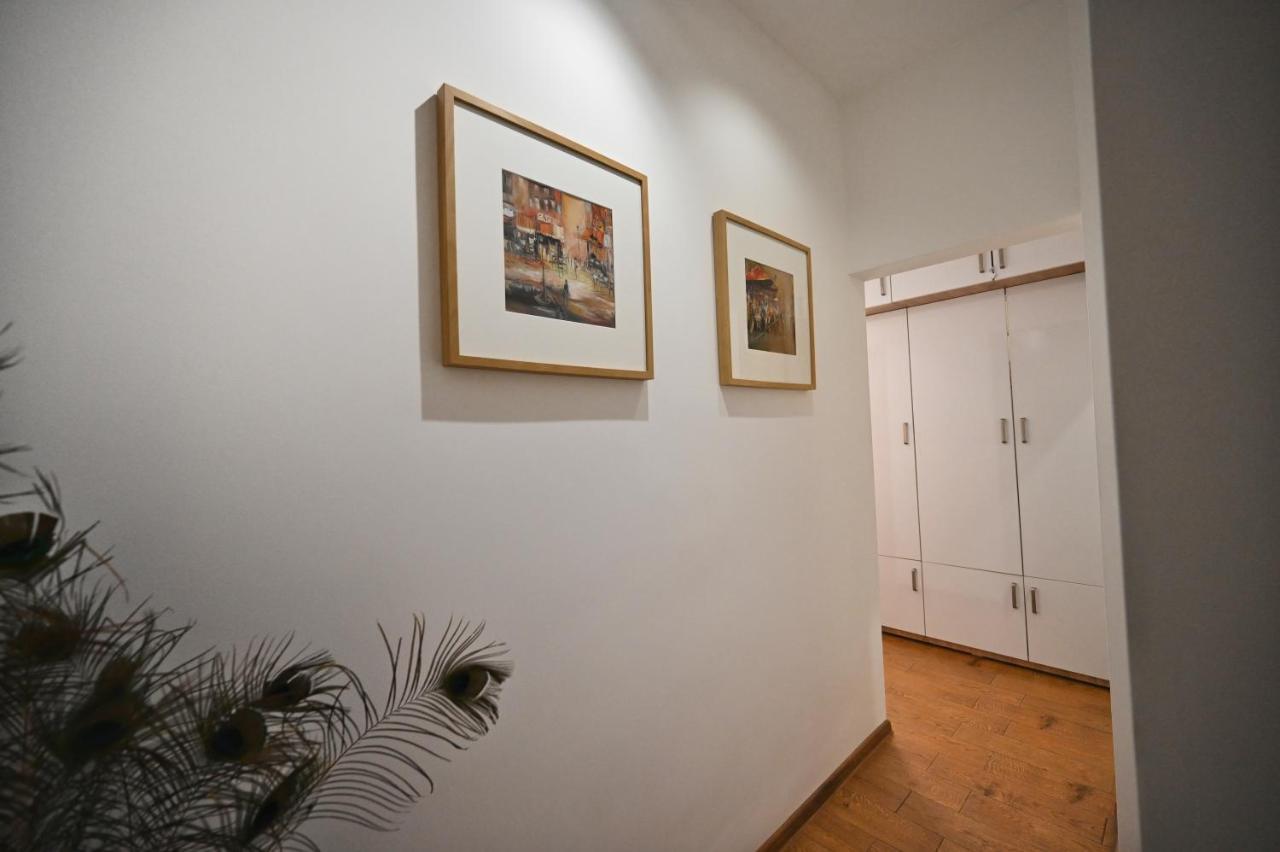 Modern Central 2-Bedroom Apartment With Parking Varna Esterno foto