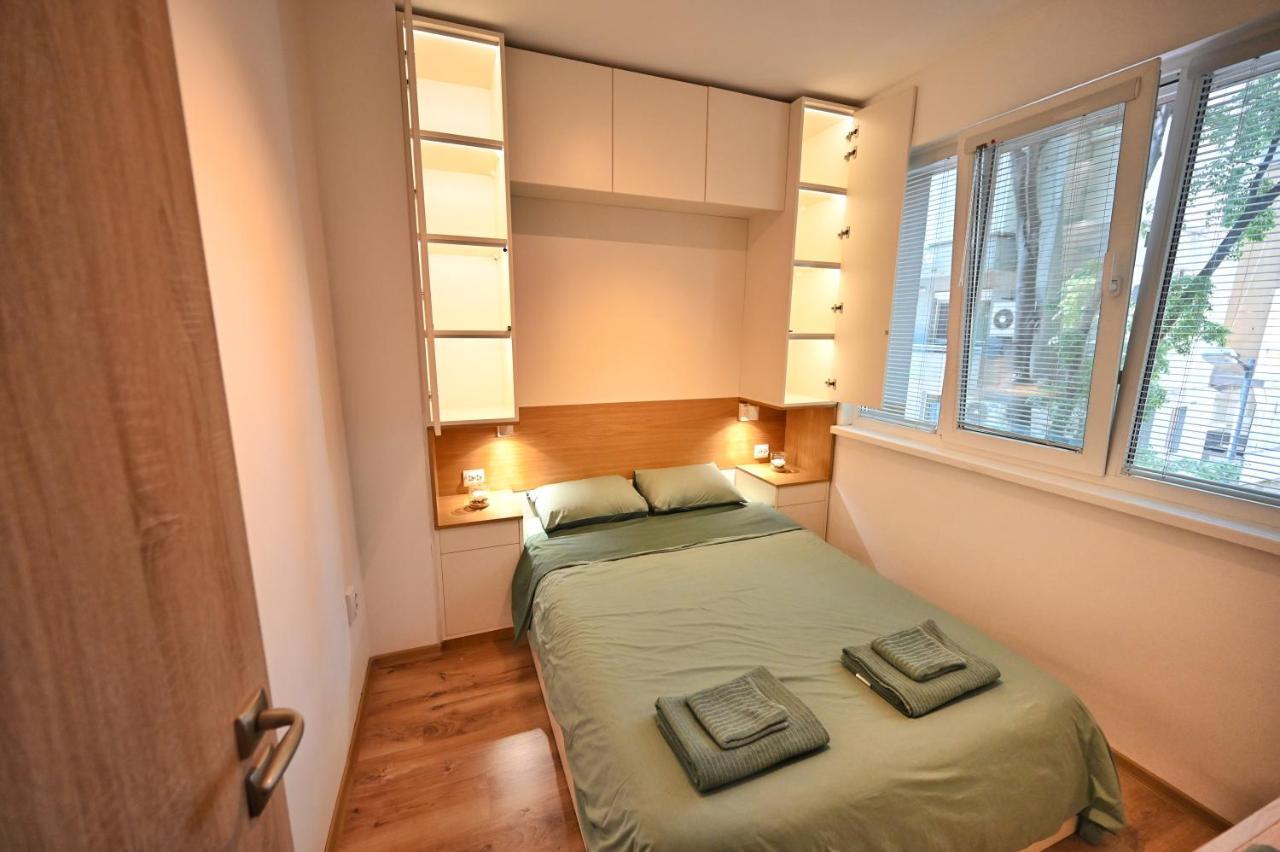 Modern Central 2-Bedroom Apartment With Parking Varna Esterno foto